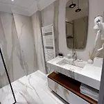 アパート Seven Luxury ティラナ