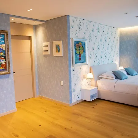 Seven Luxury * 地拉那