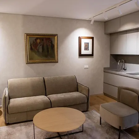 Seven Luxury * 地拉那