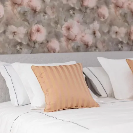 Seven Luxury * 地拉那