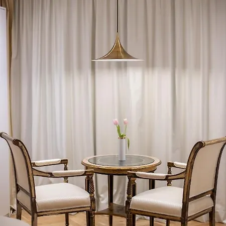 Seven Luxury Apartment *