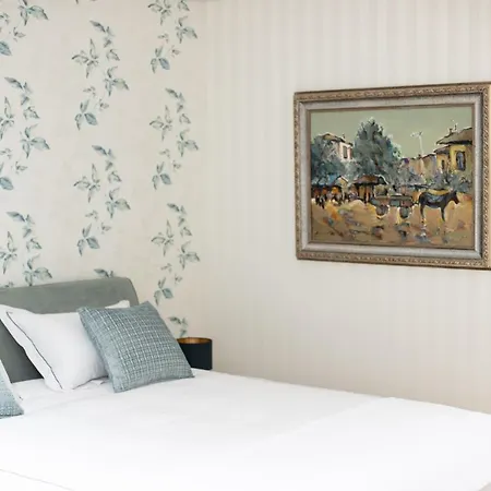 Seven Luxury * 地拉那