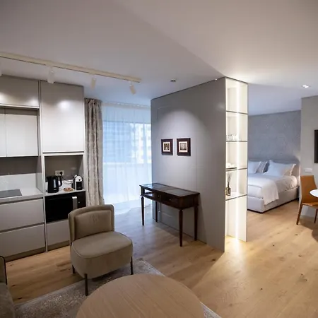 Seven Luxury * تيرانا