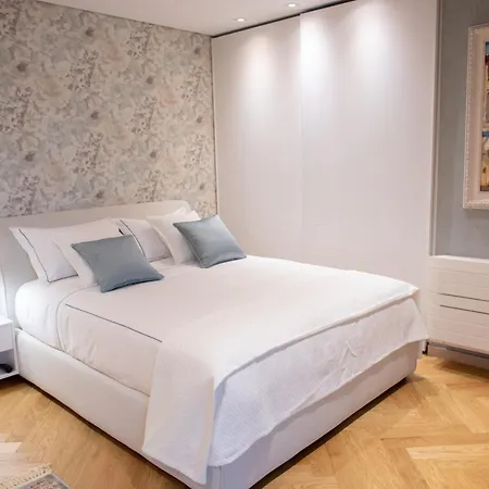 Seven Luxury تيرانا