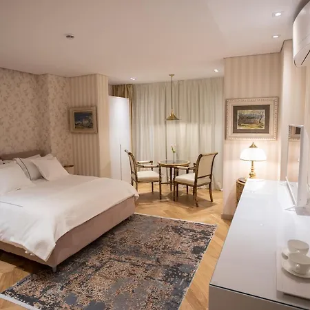 Seven Luxury تيرانا