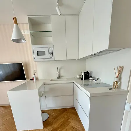 Seven Luxury تيرانا