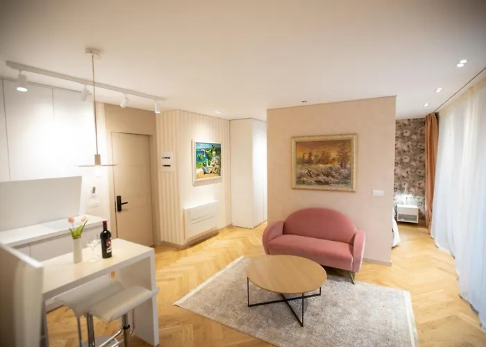 Seven Luxury Тирана