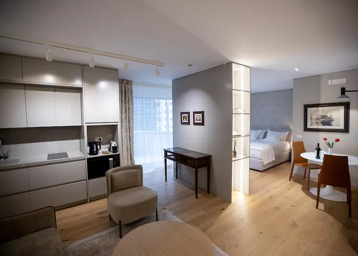 Seven Luxury * Tiran